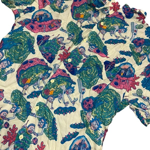 H&M Rick & Morty Graphic Button Down Slim fit short sleeve shirt L 100% viscose - Picture 2 of 6